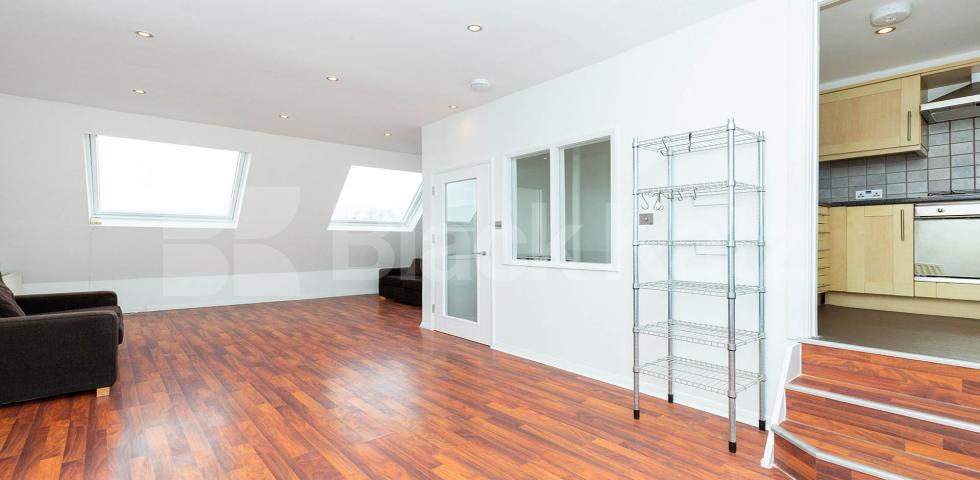 Stunning modern split level 3 bed with a private roof terrace in camden square Stratford Villas, Camden Square
